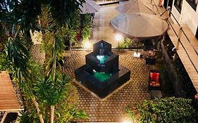 Detente Hotel